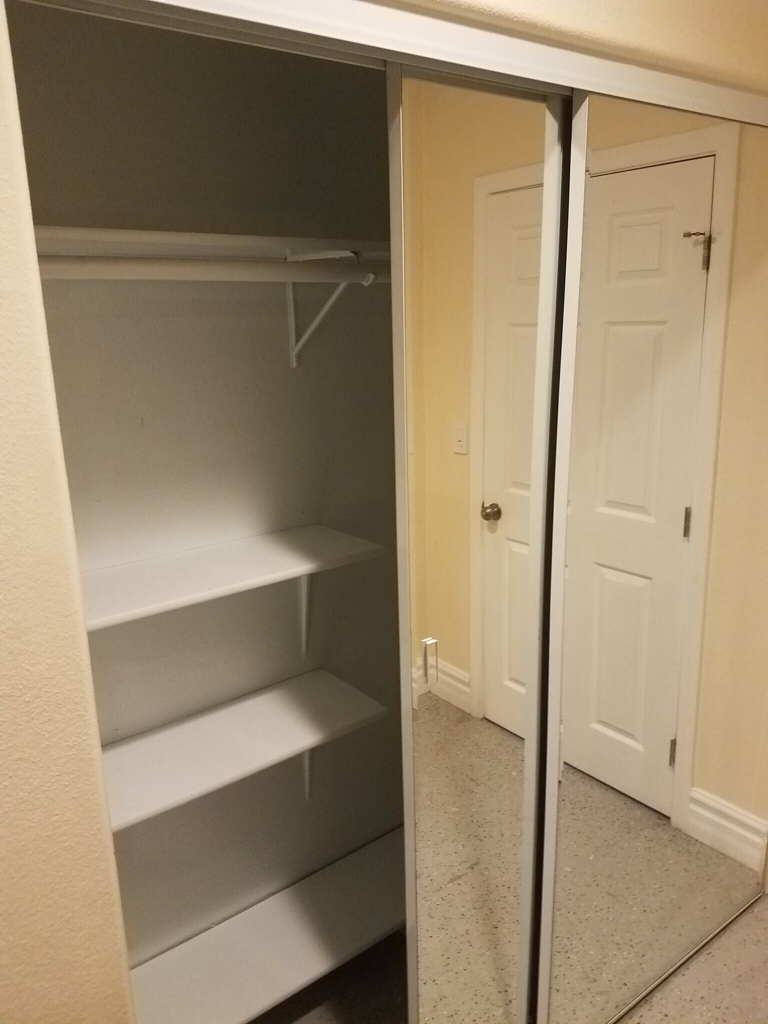 Building Photo - 521 Island Breeze Ln