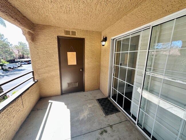 Building Photo - Beautiful 2 bed 2 bath condo in guard gated Residence at Canyon Gate community! Home features bea...