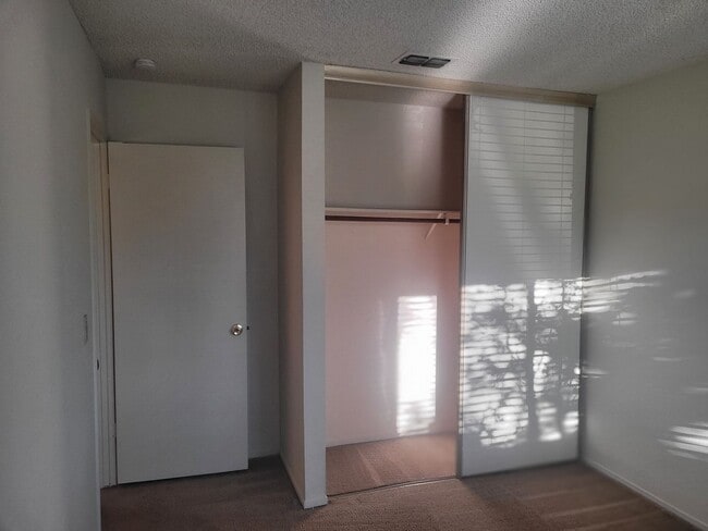 Building Photo - Rosemont area home/great access to Hwy 50