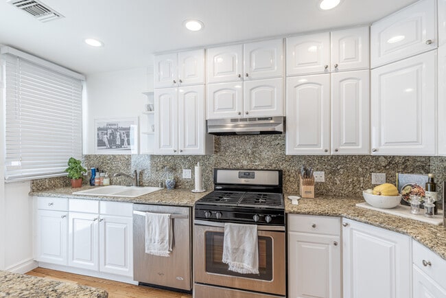 Building Photo - 1412 Kelton Ave