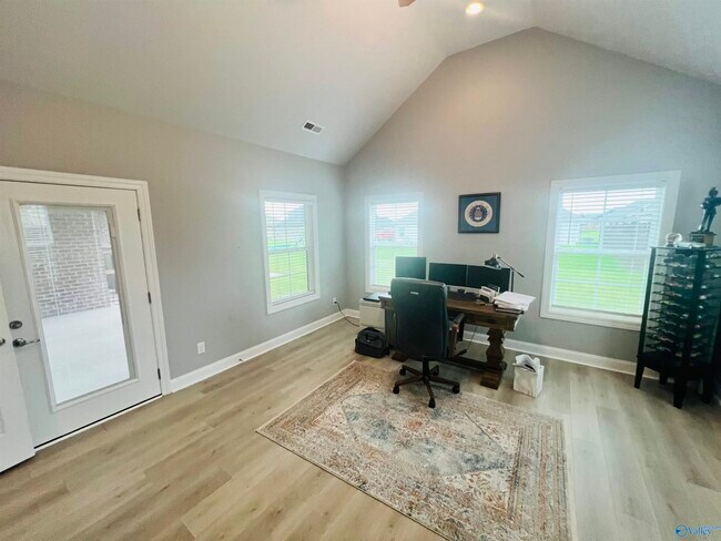 Building Photo - 17123 Stonegate Dr