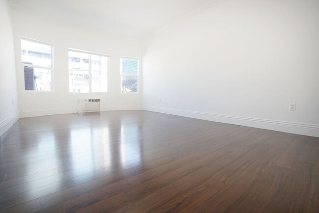 Building Photo - New Hampshire 618