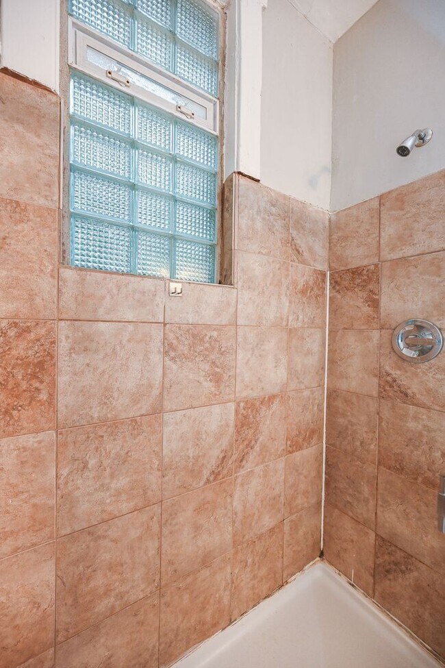 Building Photo - 2342 Chickasaw St