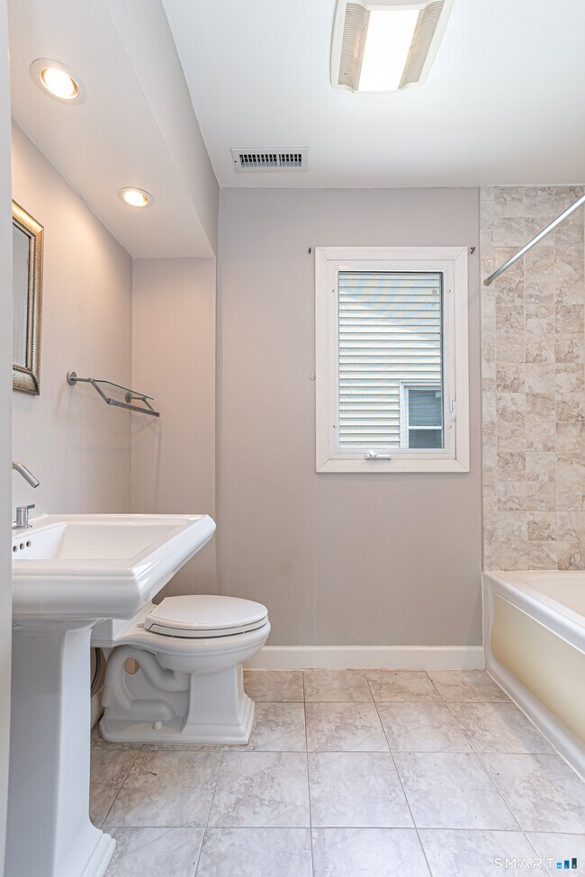 Building Photo - 16 Burwood Ave