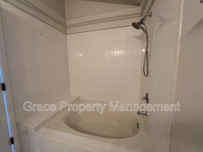 Building Photo - 4135 E 119th Pl