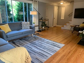 Building Photo - 1198 Croyden Rd