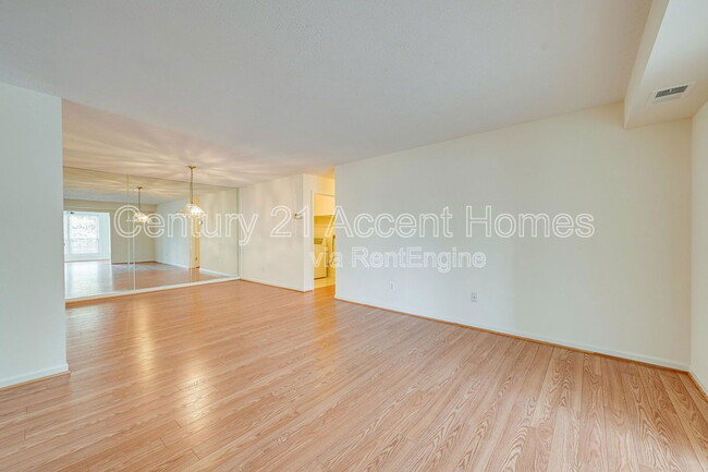 Building Photo - 9941 Oakton Terrace Rd