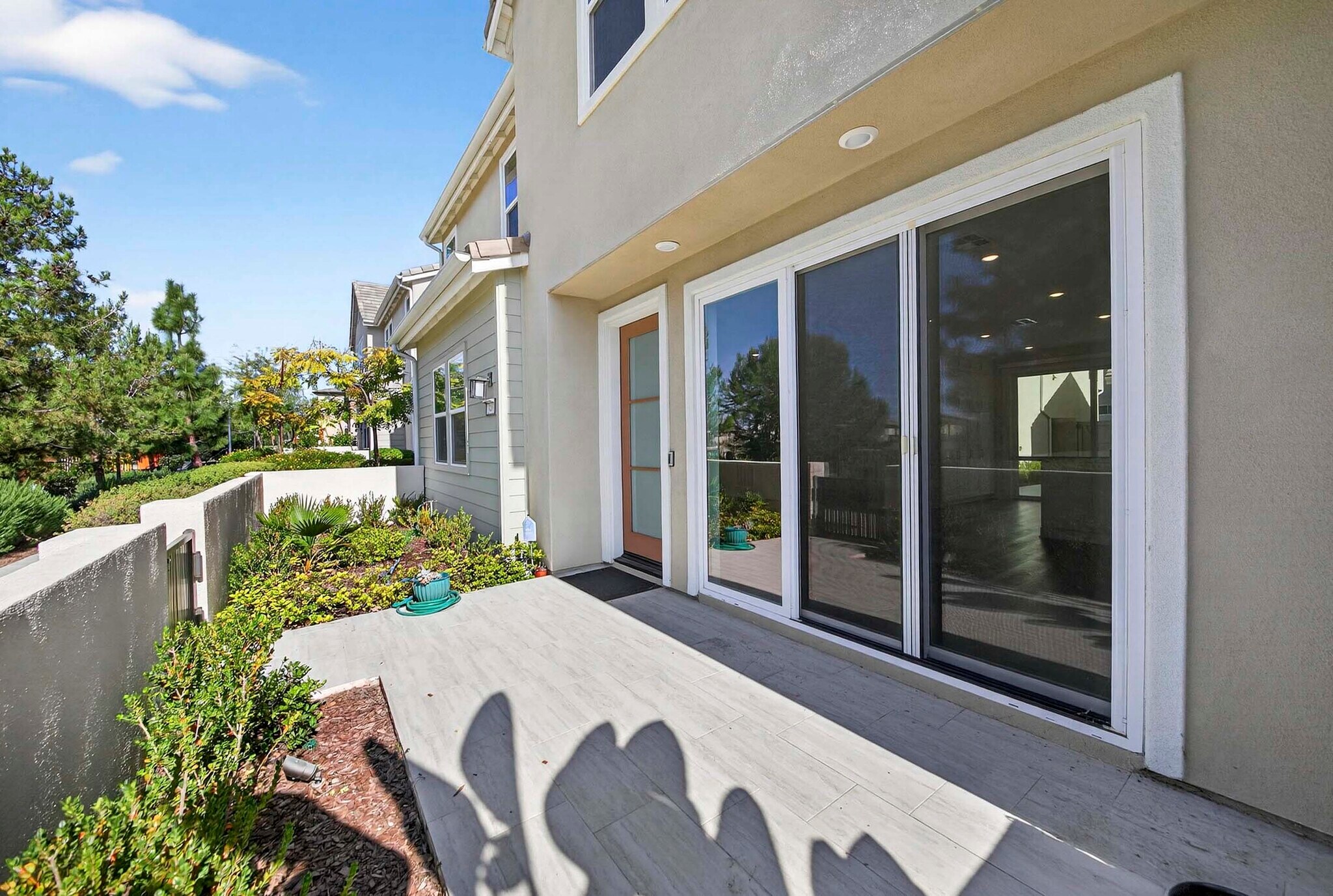 Building Photo - 346 Chorus