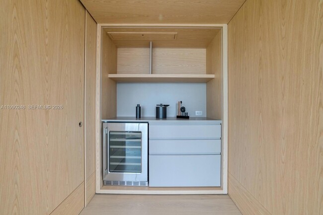 Building Photo - 641 Flamingo Dr