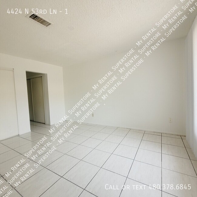 Building Photo - 4424 N 53rd Ln