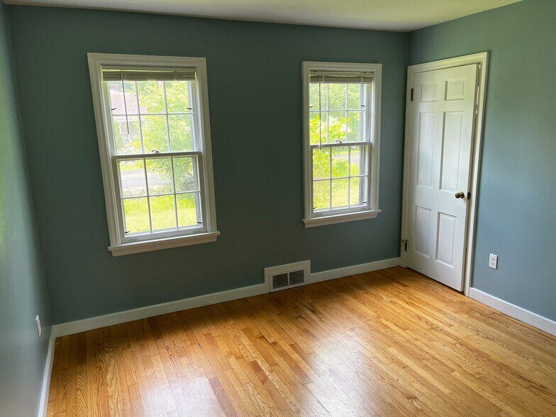 Building Photo - 35 Hastings Ave