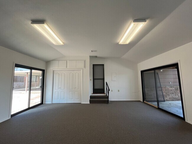 Building Photo - 420 Fairview Ln