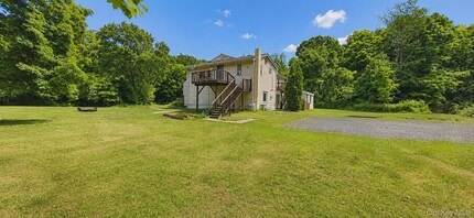 Building Photo - 598 N Quaker Ln
