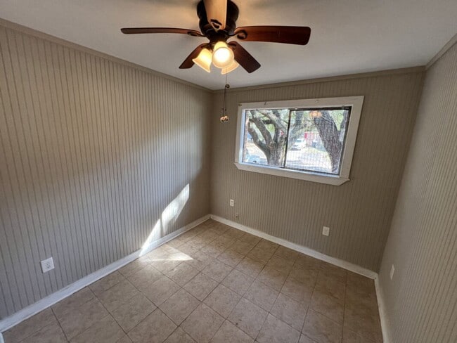 Building Photo - Cozy Brick Home with Covered Parking – Denova St.