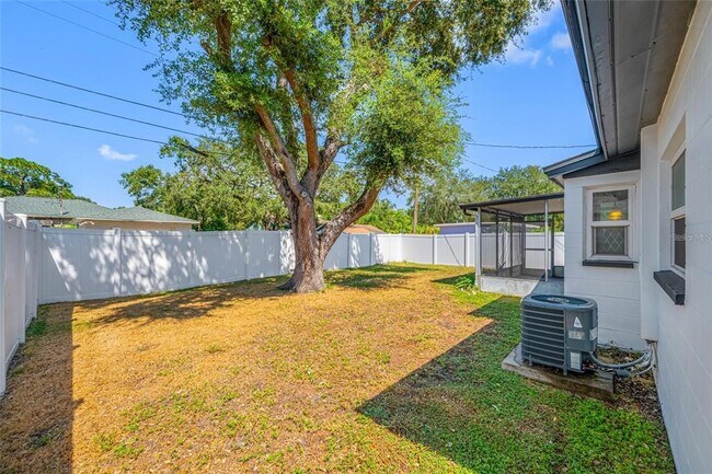 Building Photo - 1411 39th Ave N