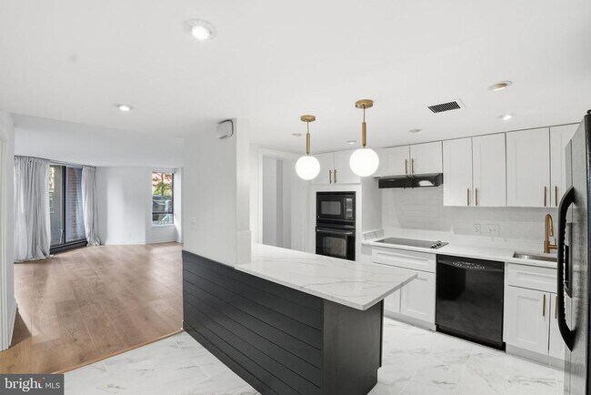 Building Photo - 1099 22nd St NW