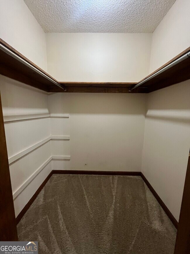 Building Photo - 204 Tanglewood Dr