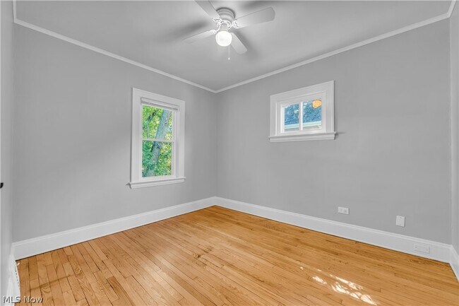 Building Photo - 921 Helmsdale Rd