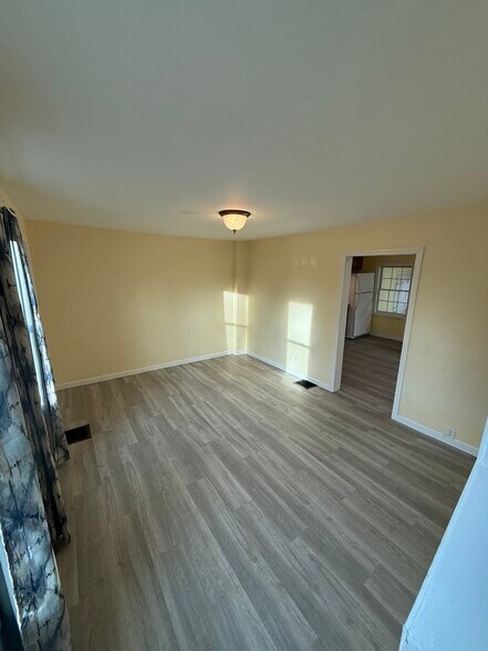 Building Photo - 56 House St