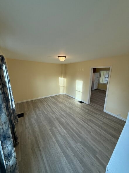 Living room - 56 House St