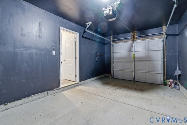 Building Photo - 3605 Roselawn Ter