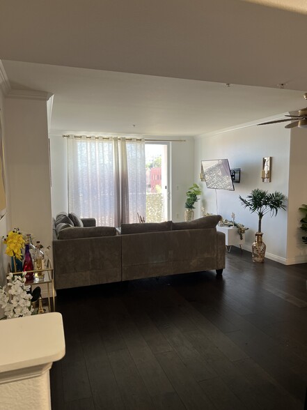 Building Photo - 3740 Santa Rosalia Dr