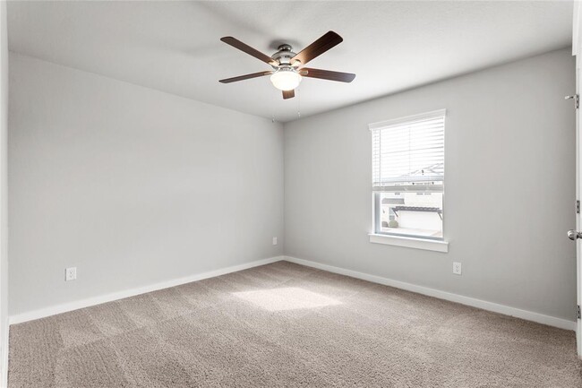 Building Photo - 2310 Calvert Dr