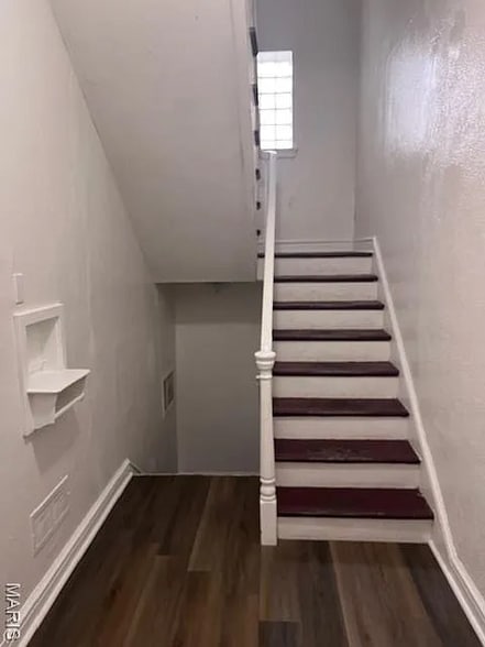 Building Photo - 4631 Oregon Ave