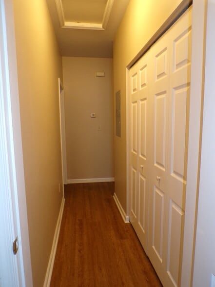 Building Photo - 2022 Mercer Way