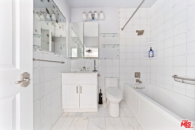 Building Photo - 14937 Dickens St
