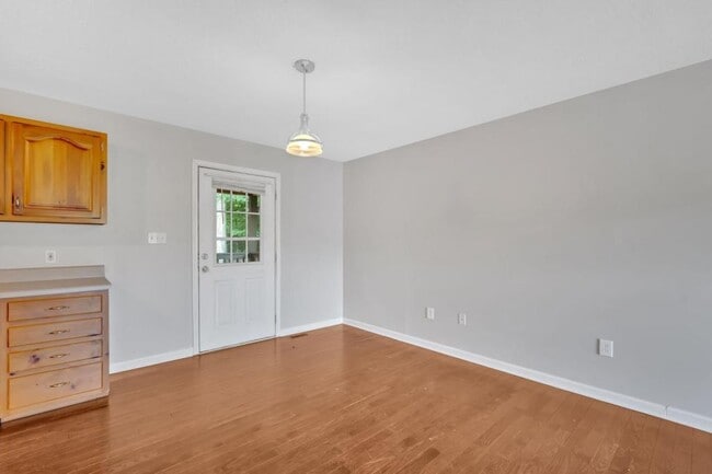 Building Photo - 227 Valley Crest Dr