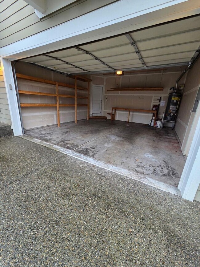 Building Photo - Beautiful 3-Bed Home with Private Yard and Modern Upgrades