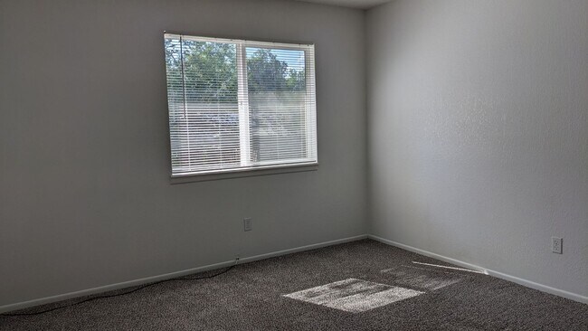 Building Photo - 3450 Cochran Dr