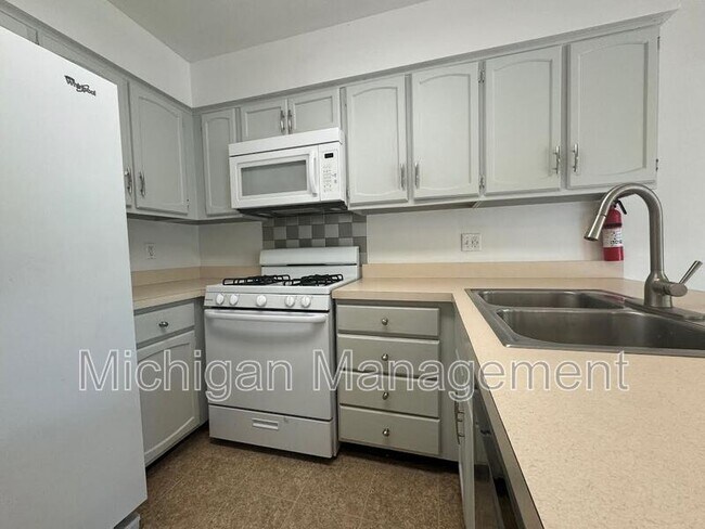 Building Photo - 3324 Bluett Rd
