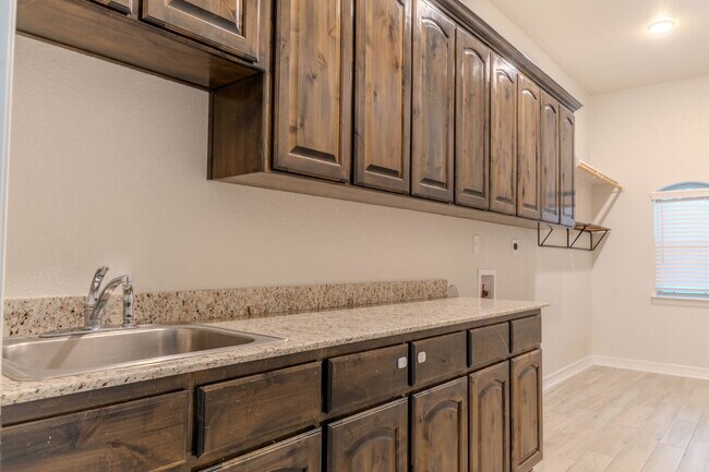 Building Photo - "Coming Soon! Spacious 4-Bed, 3-Bath Home in Killeen's Preston Hollow – 2781 Sq Ft of Comfort!"