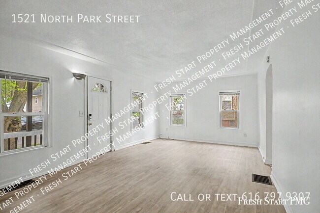 Building Photo - 1521 N Park St