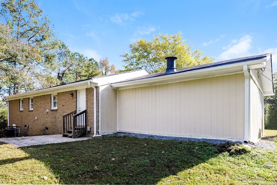 Building Photo - 1338 W Stoneybrook Dr