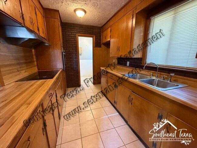 Building Photo - 4455 S 5th St