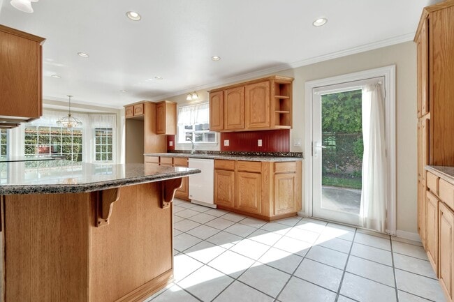 Building Photo - Charming Rossmoor Home