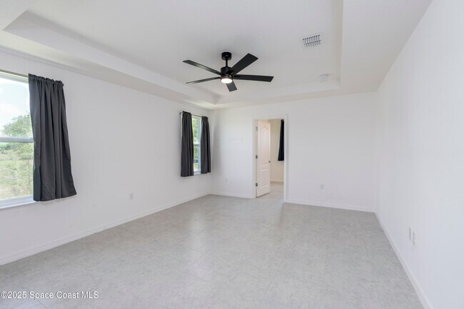 Building Photo - 516 Alminar Ave SE