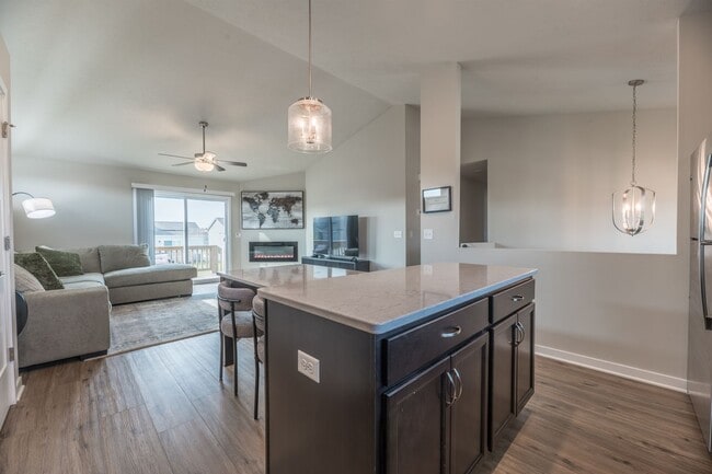 Building Photo - Open-Concept 3-Bedroom with Corner Lot Vie...