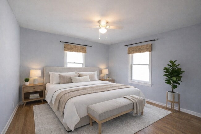 Building Photo - "Charming 2-Bedroom Duplex with Cozy Fireplace on Washington Blvd – Your Ideal Indianapolis Retre...