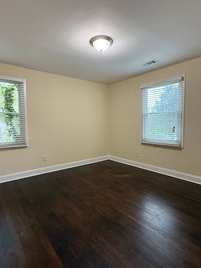 Building Photo - 3 bed 2 bath in Atlanta, plus $100 off for...