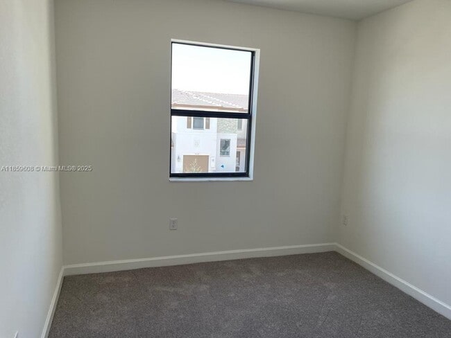Building Photo - 10007 SW 231st Ln
