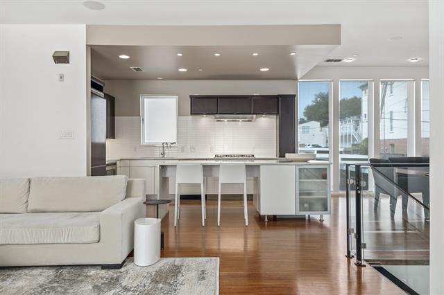 Building Photo - 4206 Buena Vista St