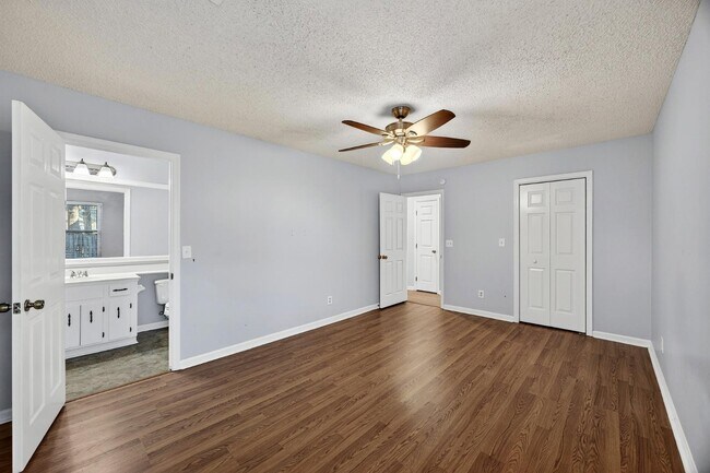 Building Photo - 112 Pipestone Dr