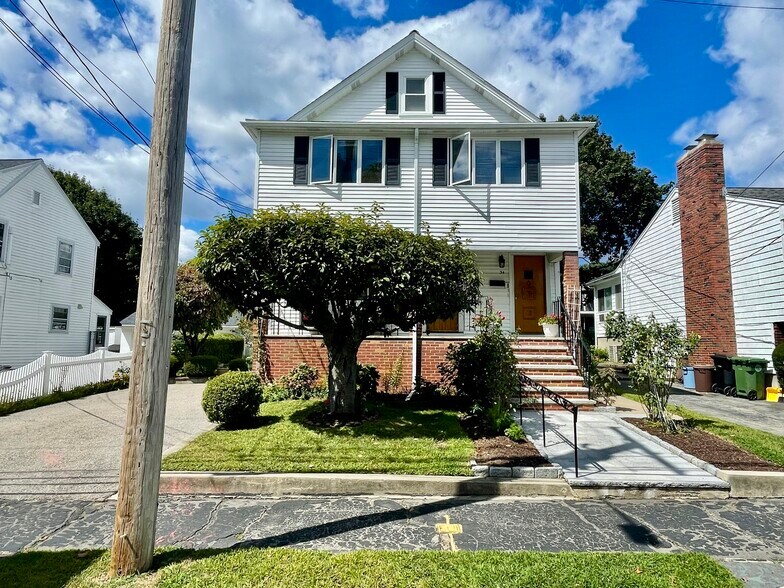 Primary Photo - 34 Westminster Ave