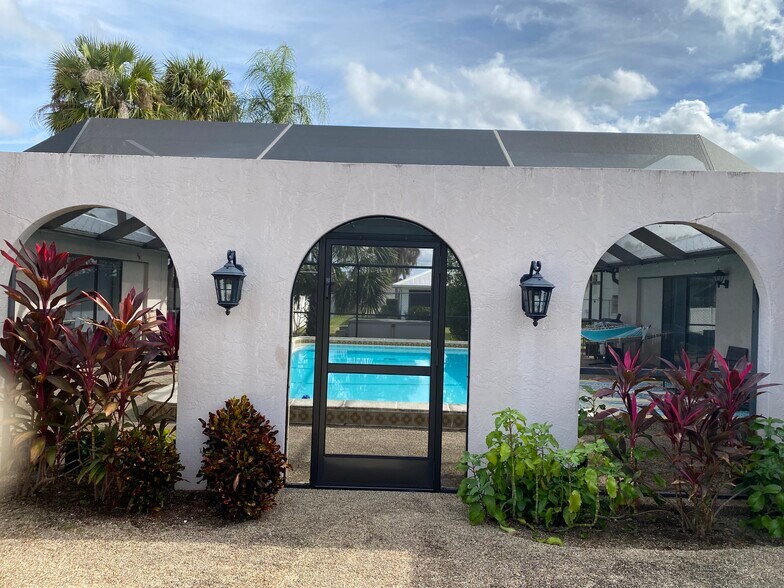 Building Photo - 513 SE 24th Ave