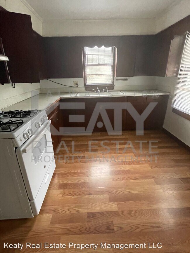 Building Photo - 2 br, 1 bath House - 313 W Gilman Road