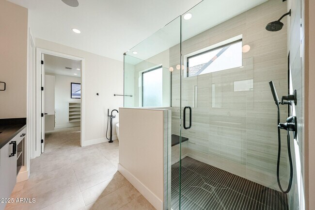 Building Photo - 6314 N 10th Dr
